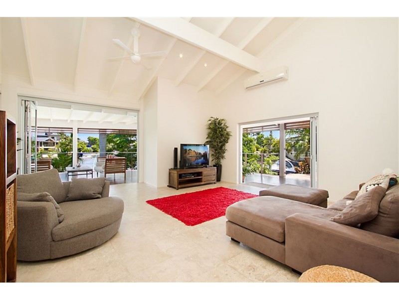 8 Aran Court, Sorrento QLD 4217