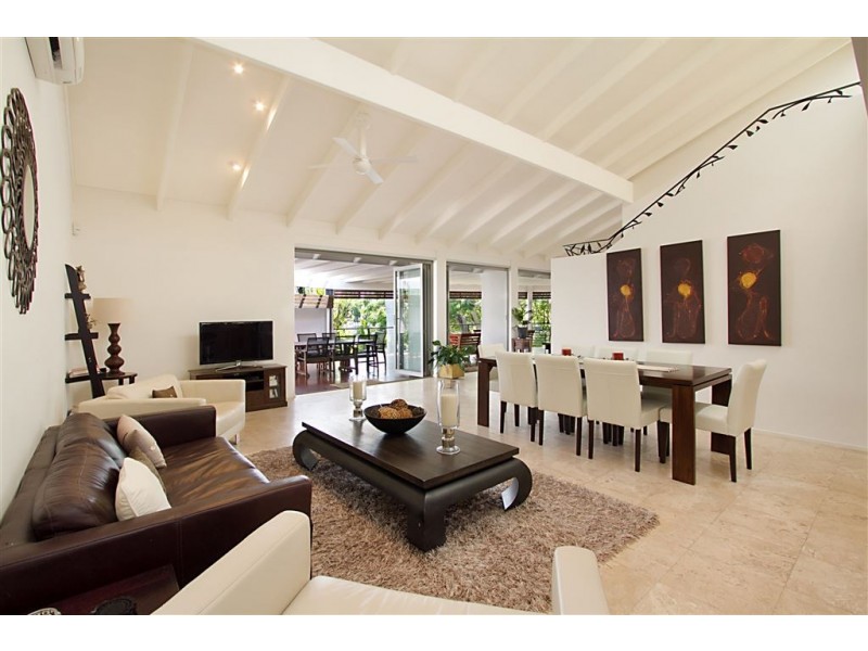 8 Aran Court, Sorrento QLD 4217