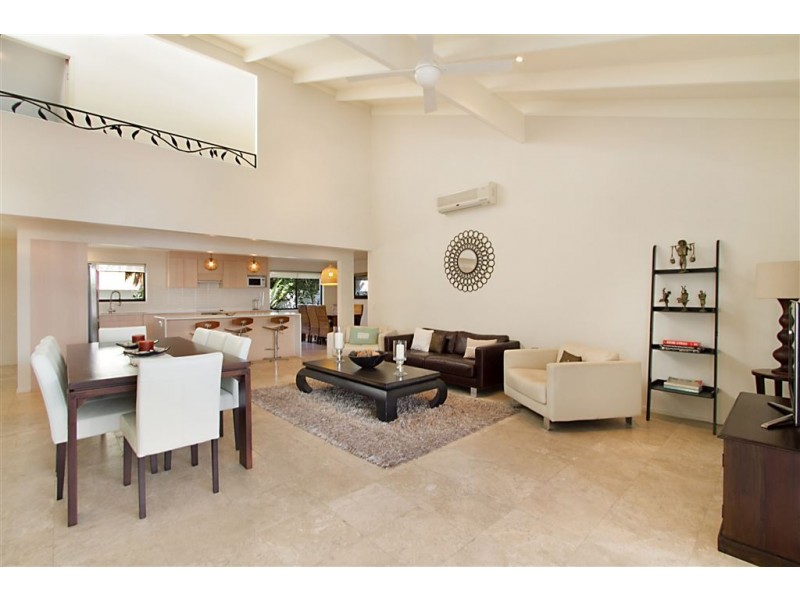 8 Aran Court, Sorrento QLD 4217