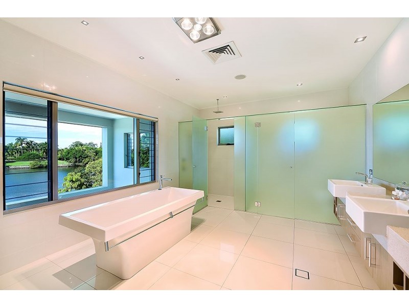 112 Edinburgh Road, Benowa Waters QLD 4217