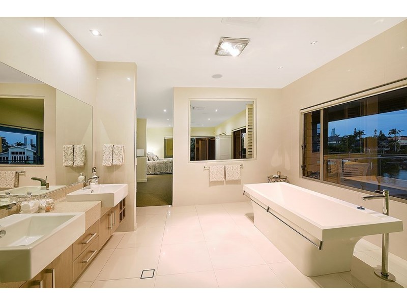 112 Edinburgh Road, Benowa Waters QLD 4217