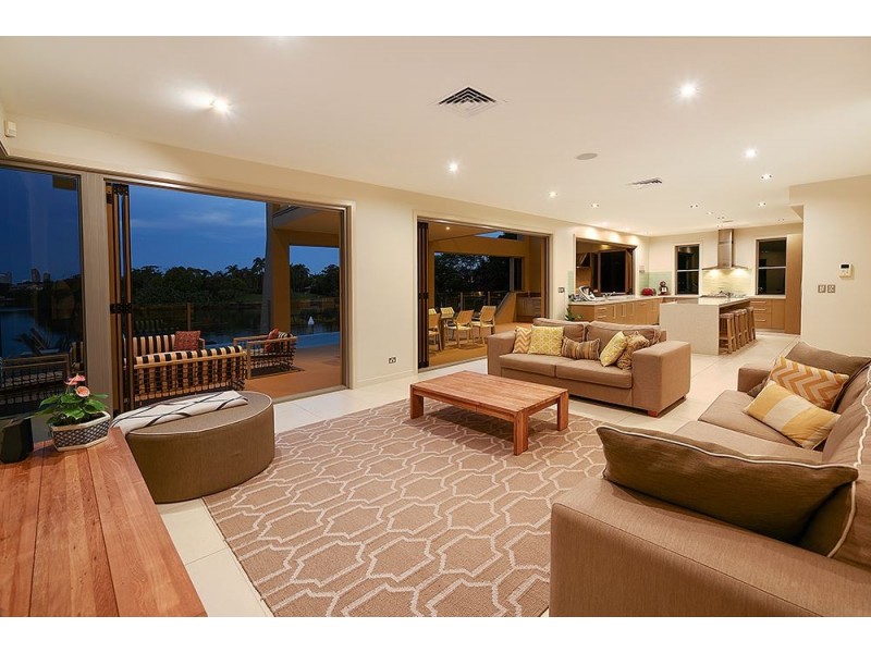 112 Edinburgh Road, Benowa Waters QLD 4217