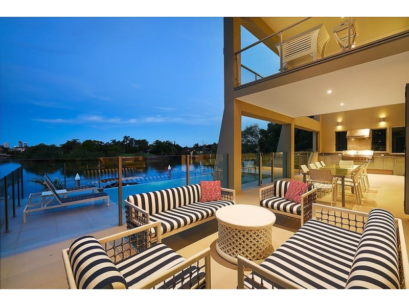 112 Edinburgh Road, Benowa Waters QLD 4217