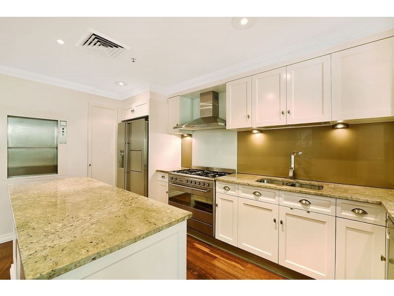 104/212 Marine Parade, Labrador QLD 4215