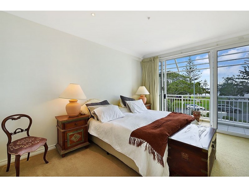 104/212 Marine Parade, Labrador QLD 4215