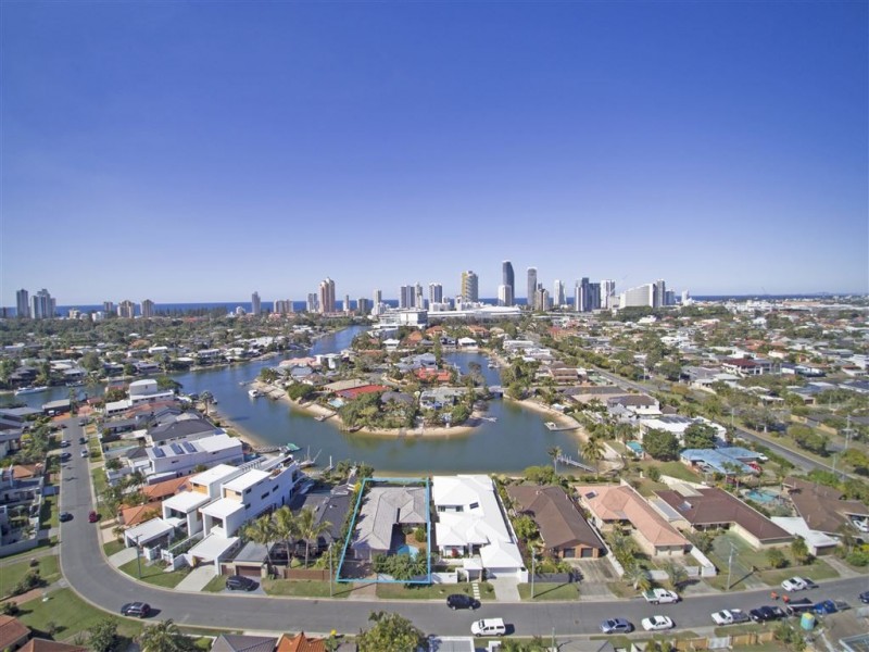 12 Andrea Avenue, Broadbeach Waters QLD 4218