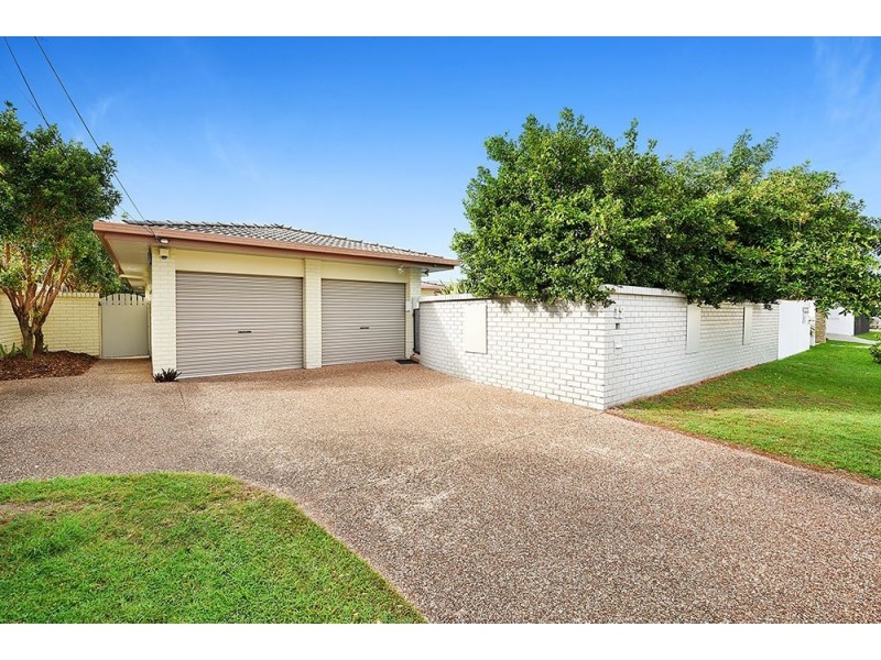 12 Andrea Avenue, Broadbeach Waters QLD 4218