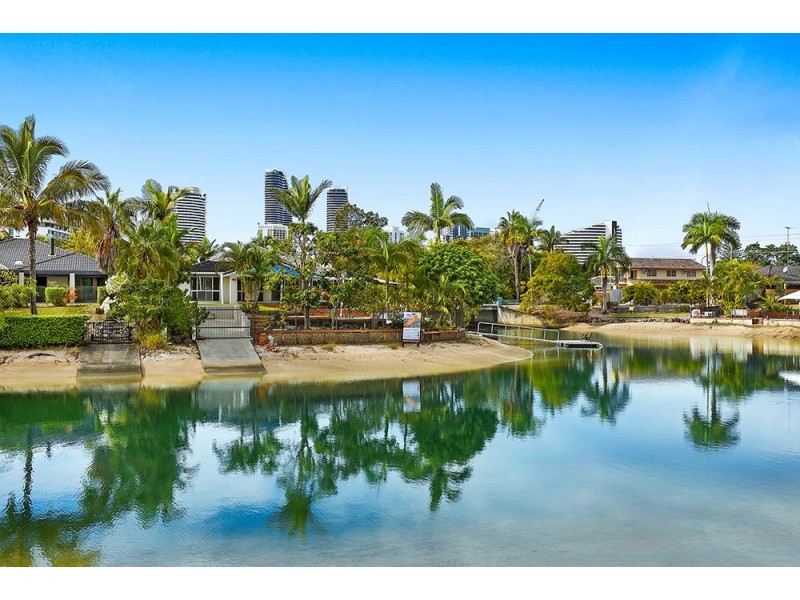 12 Andrea Avenue, Broadbeach Waters QLD 4218