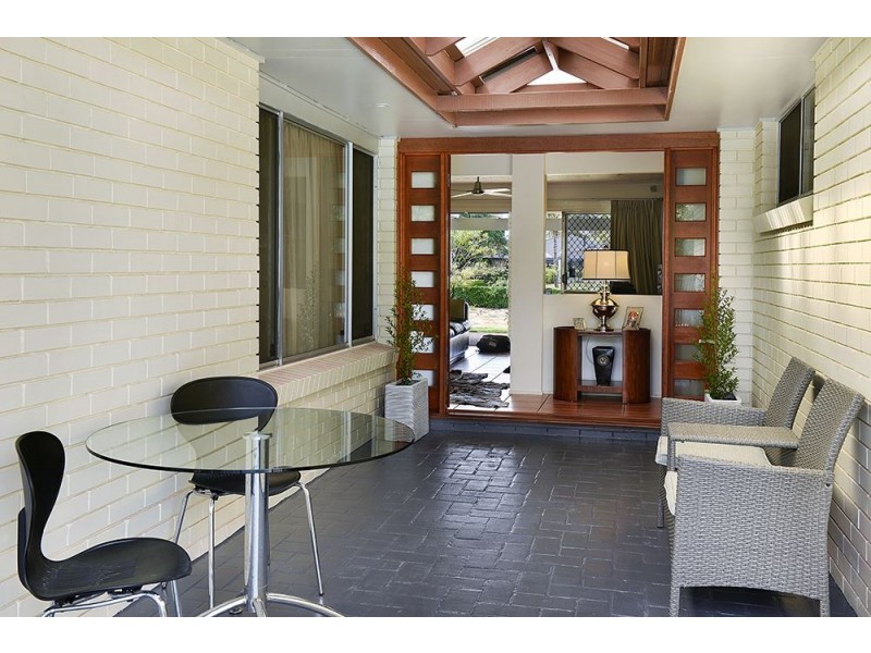 12 Andrea Avenue, Broadbeach Waters QLD 4218