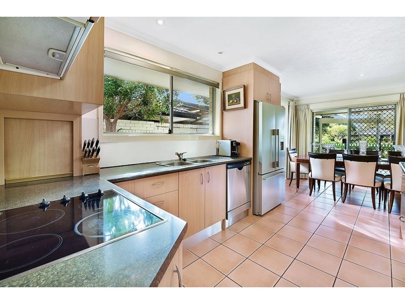 12 Andrea Avenue, Broadbeach Waters QLD 4218