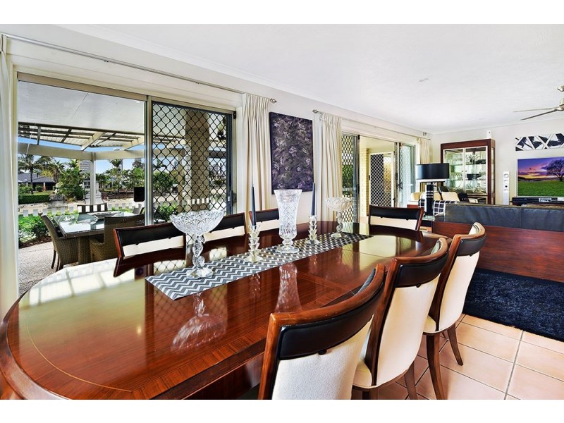 12 Andrea Avenue, Broadbeach Waters QLD 4218