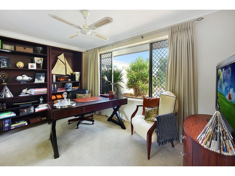 12 Andrea Avenue, Broadbeach Waters QLD 4218