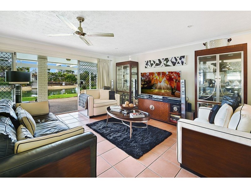 12 Andrea Avenue, Broadbeach Waters QLD 4218