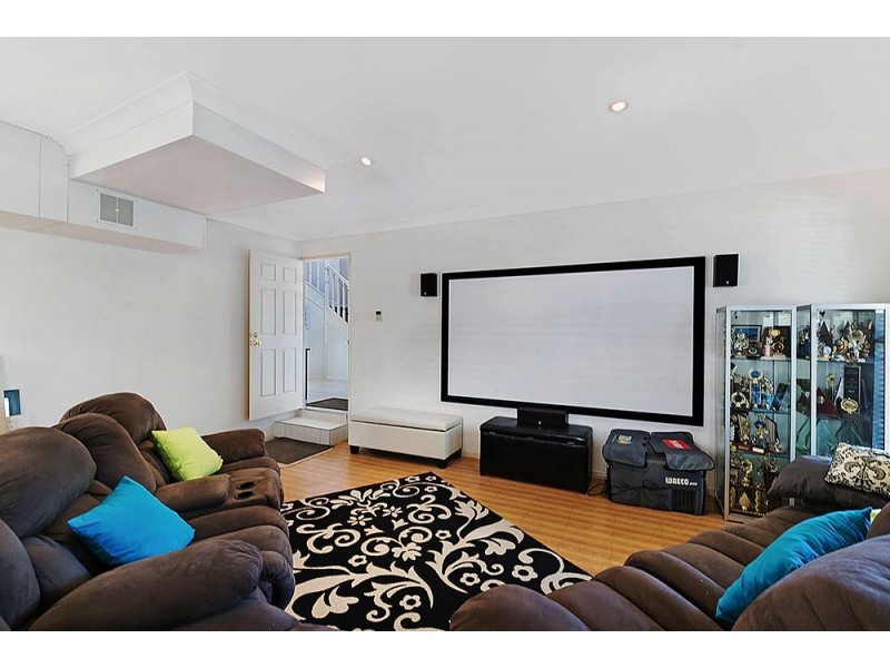 31 Goolagong Court, Broadbeach Waters QLD 4218