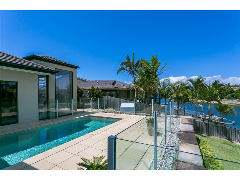 32 Compass Court, Mermaid Waters QLD 4218