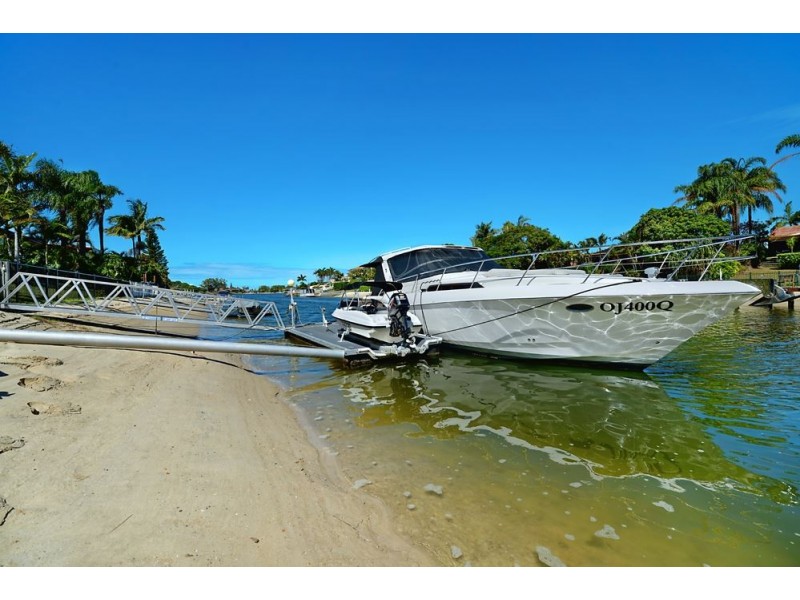 32 Compass Court, Mermaid Waters QLD 4218