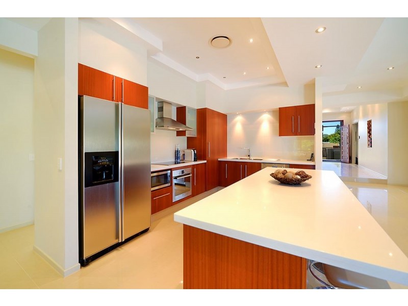 32 Compass Court, Mermaid Waters QLD 4218