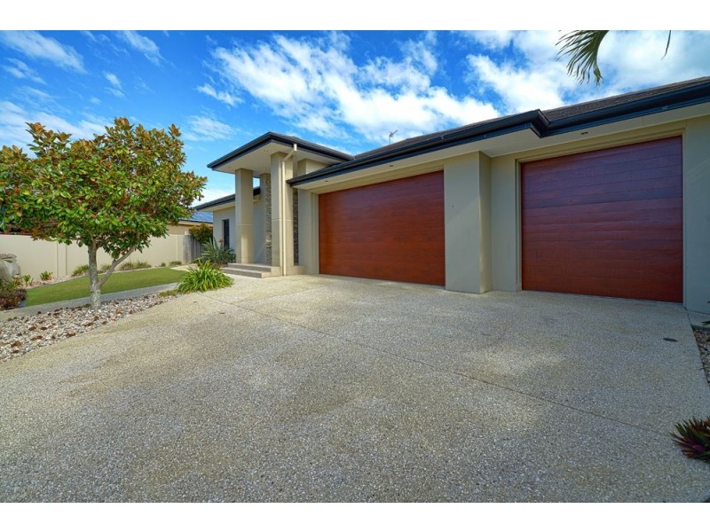 32 Compass Court, Mermaid Waters QLD 4218