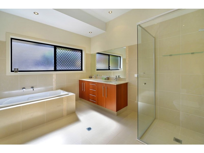 32 Compass Court, Mermaid Waters QLD 4218