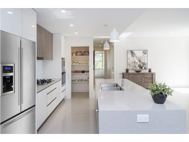 1&2/1063 Lakeview Terrace, Benowa QLD 4217