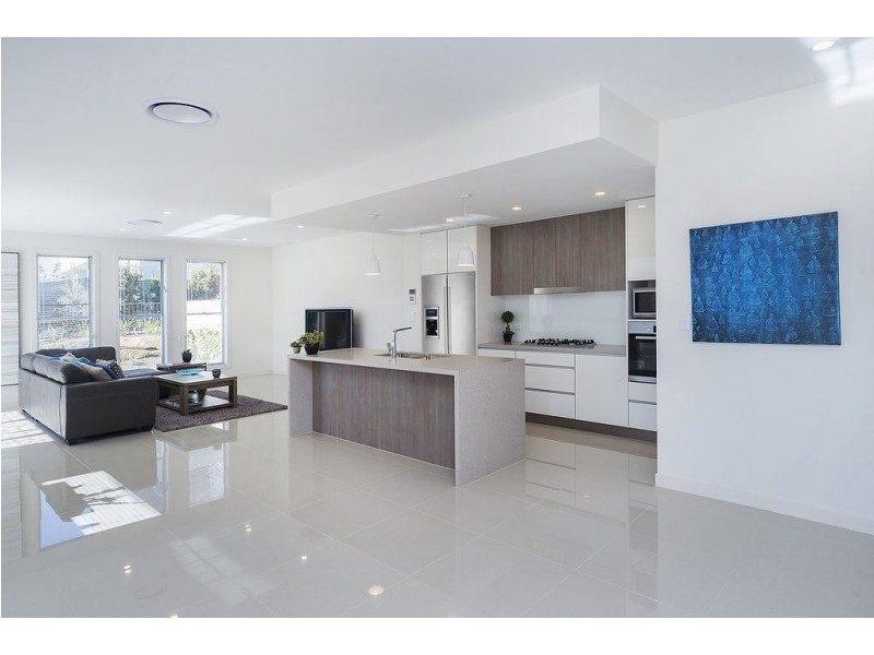 1&2/1063 Lakeview Terrace, Benowa QLD 4217