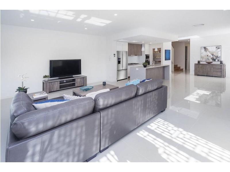 1&2/1063 Lakeview Terrace, Benowa QLD 4217