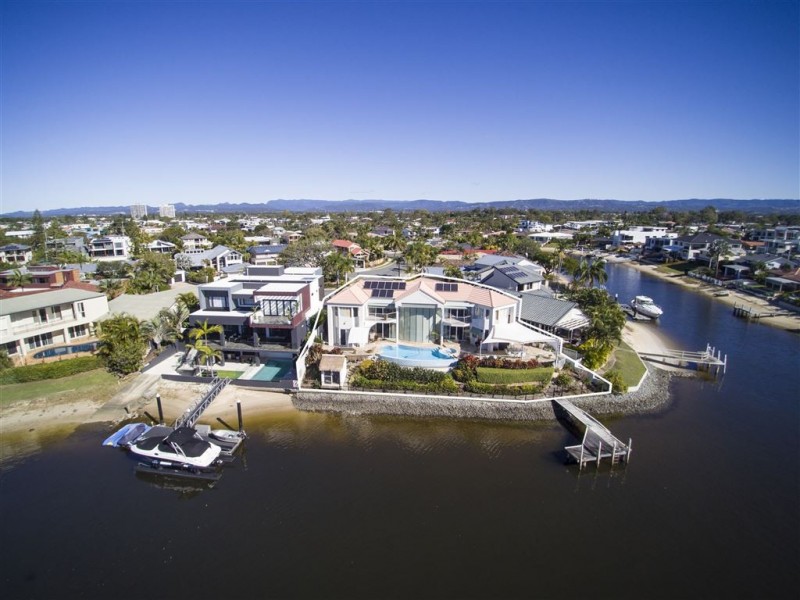 18 Bal Harbour, Broadbeach Waters QLD 4218