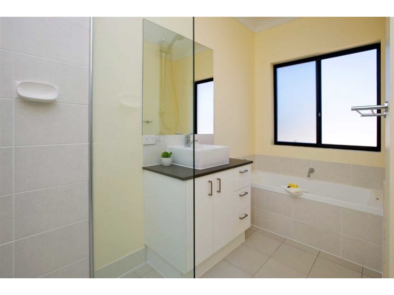 1/21 Donald Avenue, Paradise Point QLD 4216