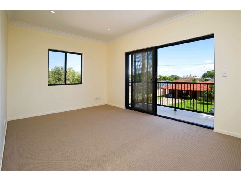 1/21 Donald Avenue, Paradise Point QLD 4216
