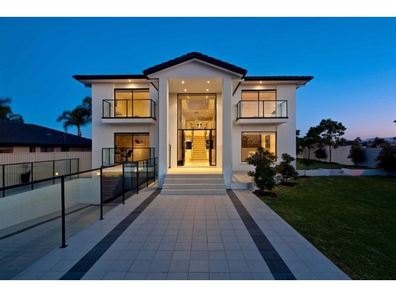 1  Volante Crescent, Mermaid Waters QLD 4218