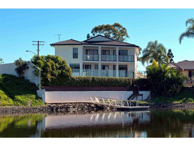 1  Volante Crescent, Mermaid Waters QLD 4218