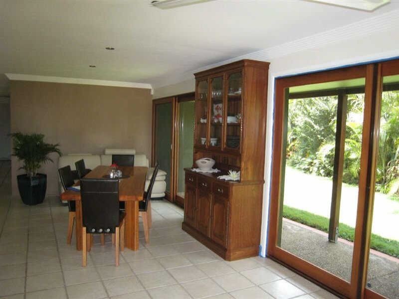 2  Seaforth Ave, Broadbeach Waters QLD 4218