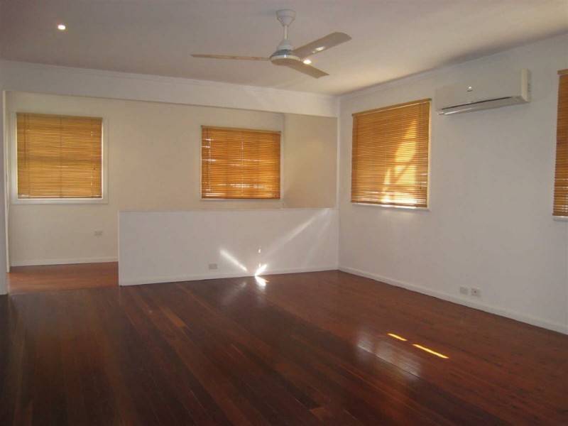 113 Falconer St, Southport QLD 4215
