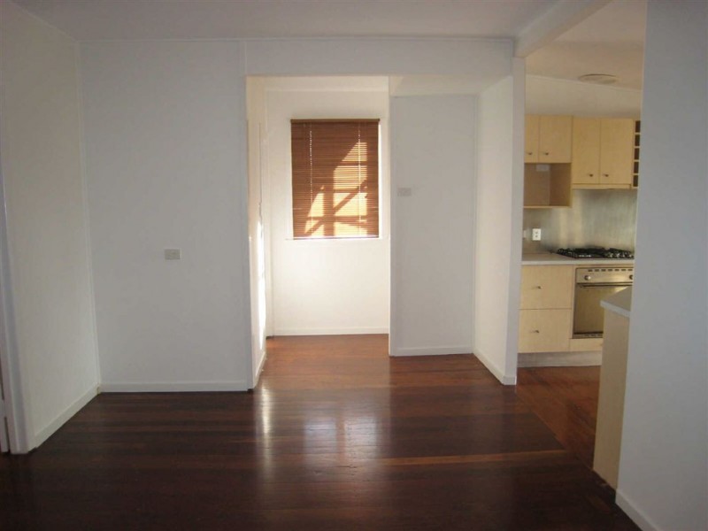 113 Falconer St, Southport QLD 4215
