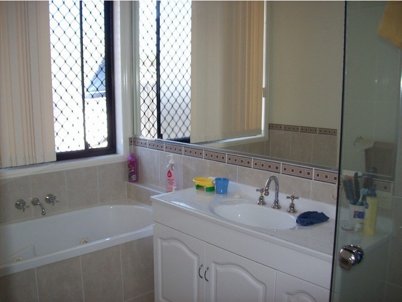 12 Admiral Cr, Springfield Lakes QLD 4300