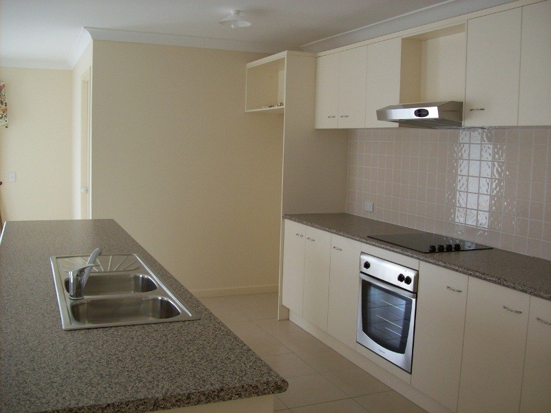 14 Fontana Way, Springfield Lakes QLD 4300