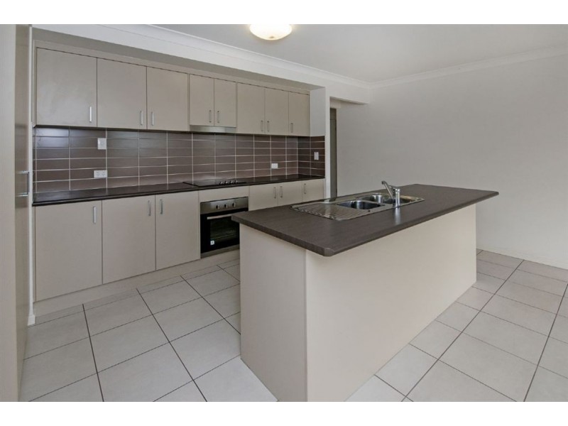 5 Renee St, Redbank Plains QLD 4301