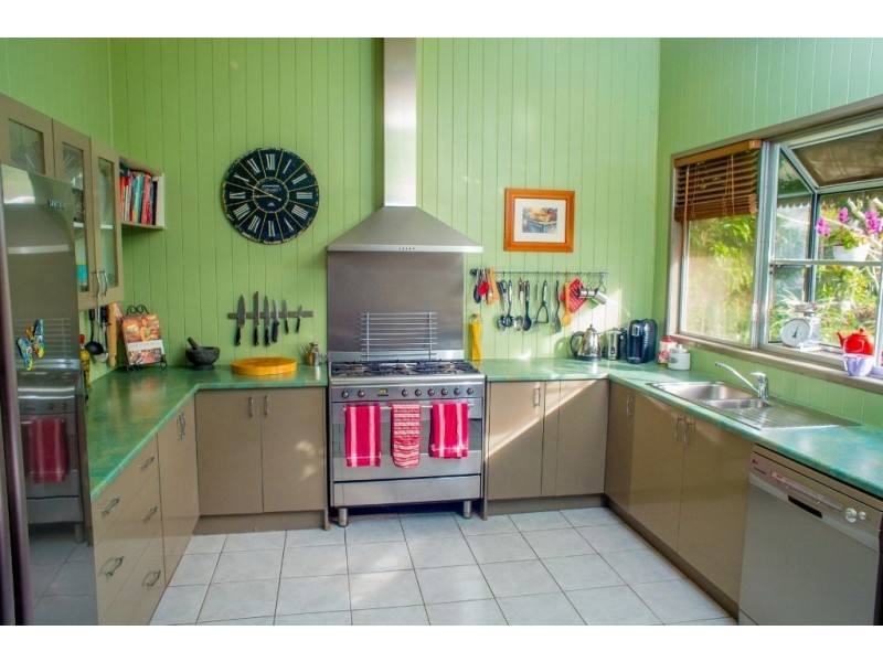 8 Pryde St, Woodend QLD 4305