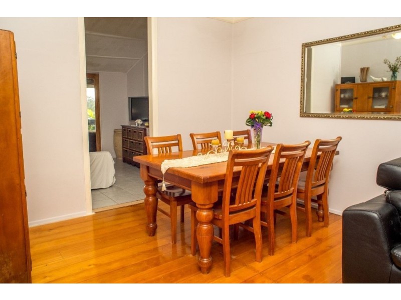 8 Pryde St, Woodend QLD 4305