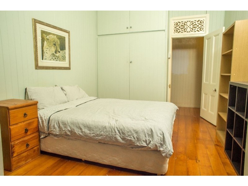 8 Pryde St, Woodend QLD 4305