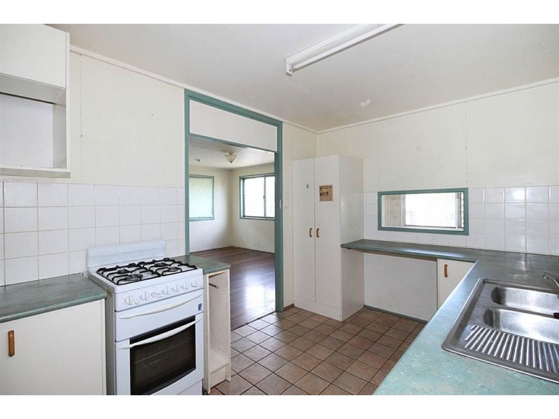 22 Maryanne St, Riverview QLD 4303