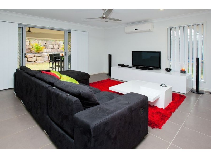 32 Columbia Drive, Bellbird Park QLD 4300