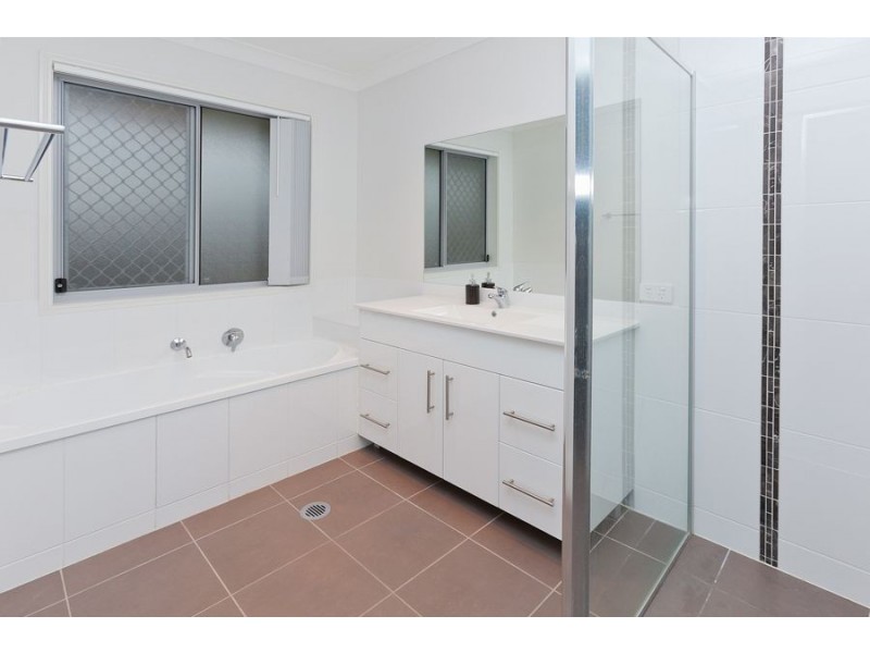 32 Columbia Drive, Bellbird Park QLD 4300