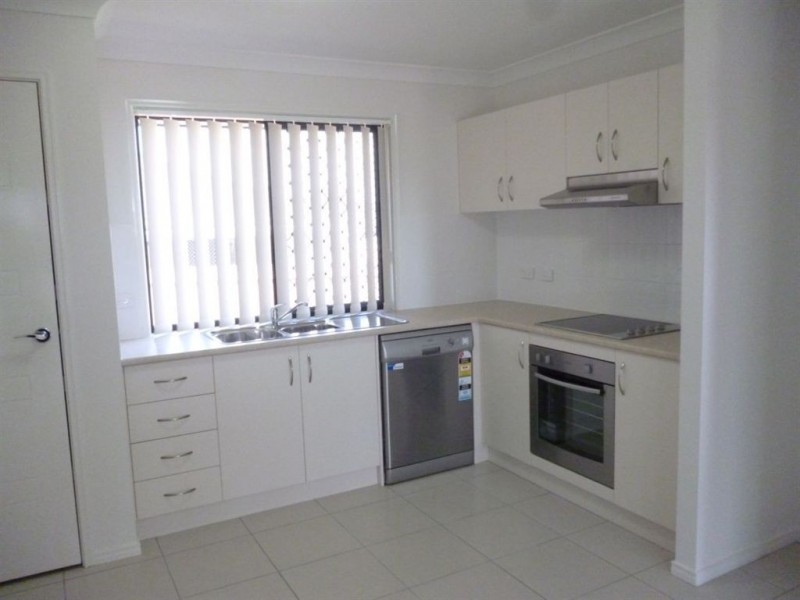 1/5 Robert Place, Yamanto QLD 4305