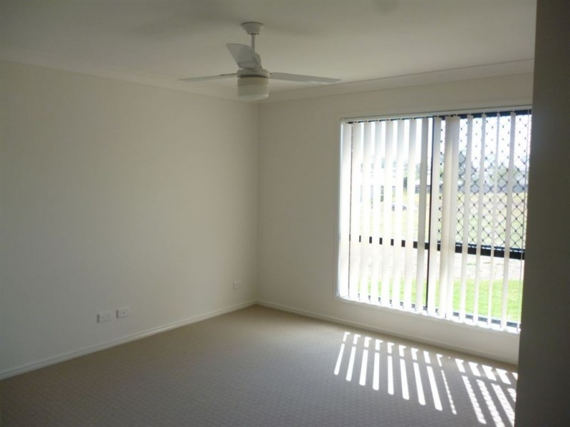 1/5 Robert Place, Yamanto QLD 4305