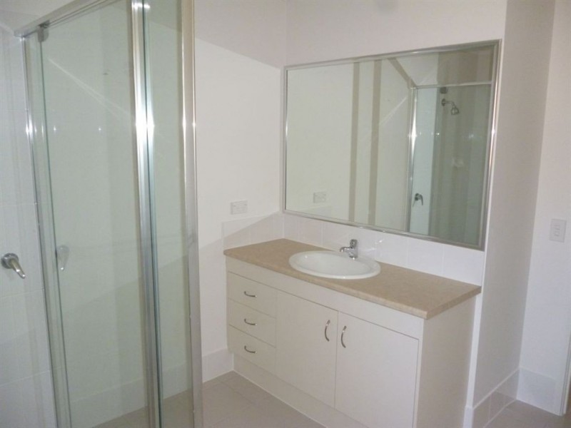 1/5 Robert Place, Yamanto QLD 4305