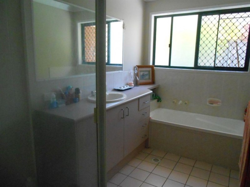 4 Midcrest Lane, Springfield QLD 4300