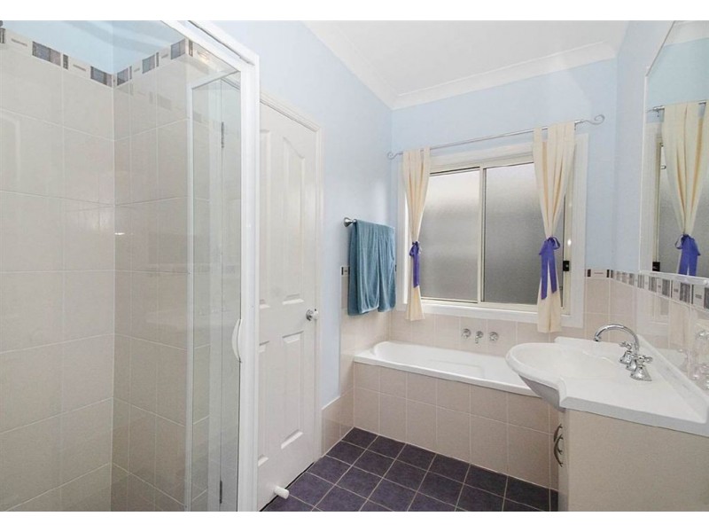 3 Moonbeam St, Springfield Lakes QLD 4300
