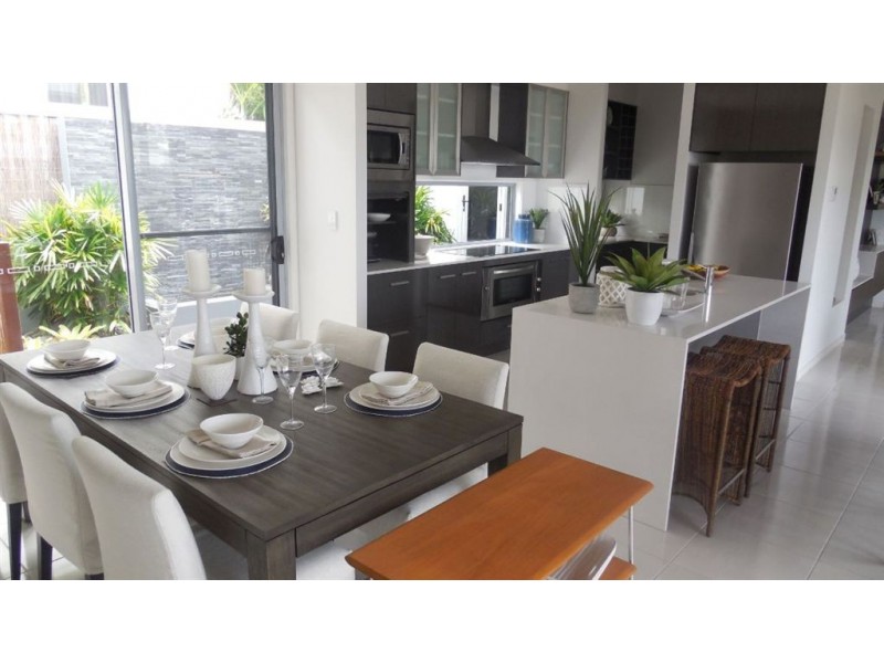 112 Valentine circuit, Augustine Heights QLD 4300