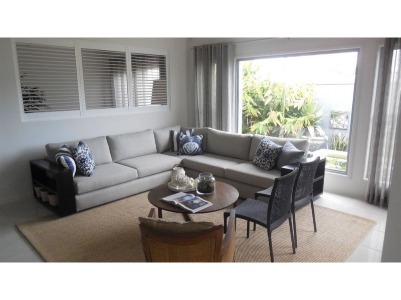 112 Valentine circuit, Augustine Heights QLD 4300